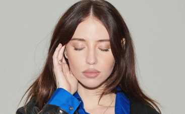 Написав Кацурін: Дорофєєва випустила емоційну пісню "Вотсап"