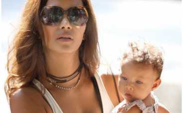 Хелли Берри показала свою полугодовалую дочь