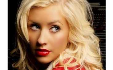 Агилера в Киев везет 60 человек команды