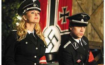 «Гитлер капут!»: Стоянов стал геем, а Семенович оголила грудь.