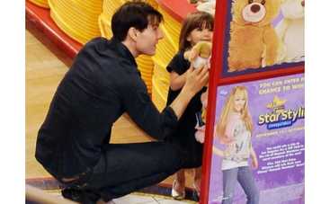 Миссия «В поисках мишки» выполнена! Шоппинг Тома Круза ФОТО