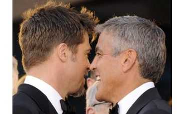 Питт и Клуни соперничают за право учить Киру Найтли