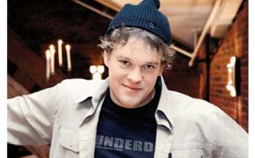 Вилле Хаапасало запутался между двух сосен