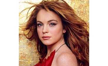 "Дурнушка" Линдсей Лохан торгует фаст-фудом