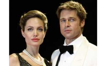 Брэд Питт заставляет Джоли работать