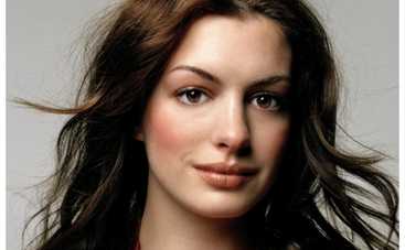 Энн Хэтэуэй попадет в “Страну Чудес”