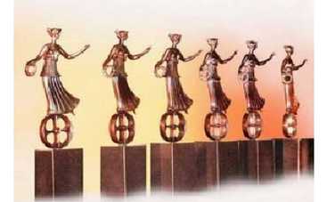 Интересных  документальных фильмов - нет...