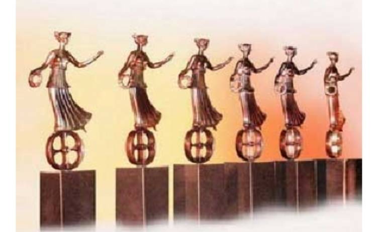 Интересных  документальных фильмов - нет...