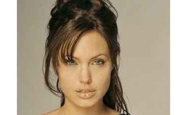 Мать Джоли вдохновила ее на роль в “Подмене”