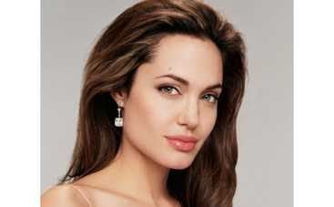 Джоли ненавидит свои фильмы