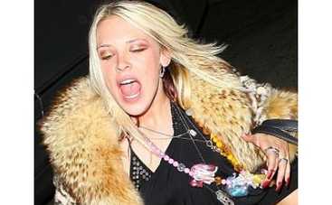 Внучка Батлера из "Унесенных ветром" валялась на асфальте