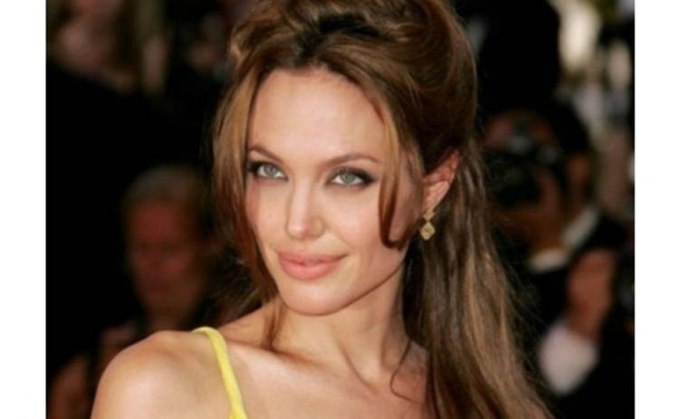 Анджелина Джоли: Брэд убедил меня забеременеть