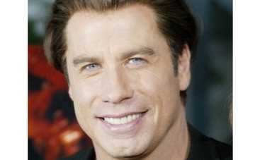 Французы сожгли 10 машин Джона Траволты