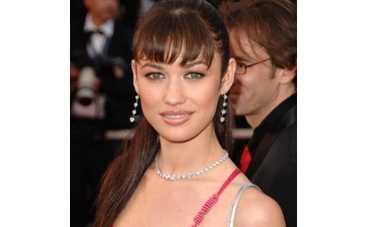 У новой подруги Бонда появился поклонник из королевской свиты