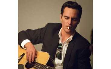 Хоакин Феникс меняет кино на музыку