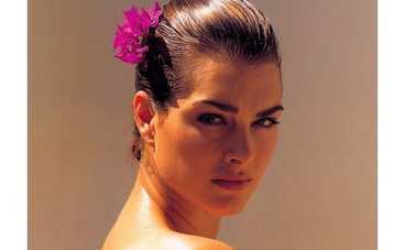 Брук Шилдс собирается усыновить ребенка