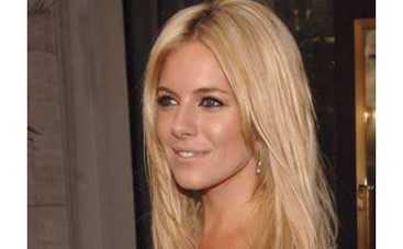 Сиенна Миллер снялась в кровавом видео