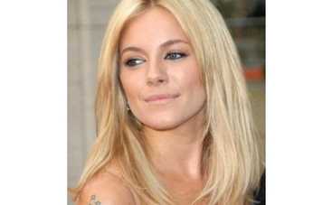 Сиенне Миллер угрожали папарацци