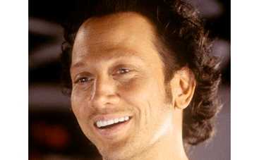 “Мужчина по вызову” общается с девственницами