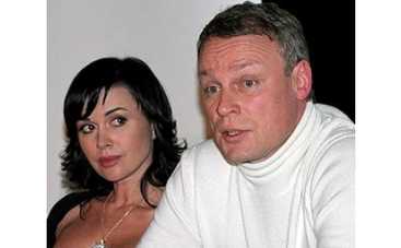 Жигунов держится подальше от Заворотнюк