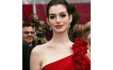 У Энн Хэтэуэй новый бойфренд