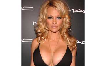 Памела Андерсон поселилась в доме на колесах