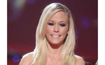 Бывшая подруга Хью Хефнера выходит замуж