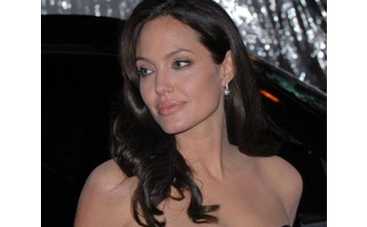 Двойняшки Джоли начали посылать смайлики миру