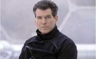 Анджелина Джоли в пролете: Пирс Броснан променял ее на Шарлиз Терон