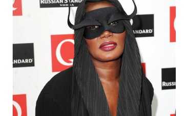 Девушка Бонда выпустит фильм