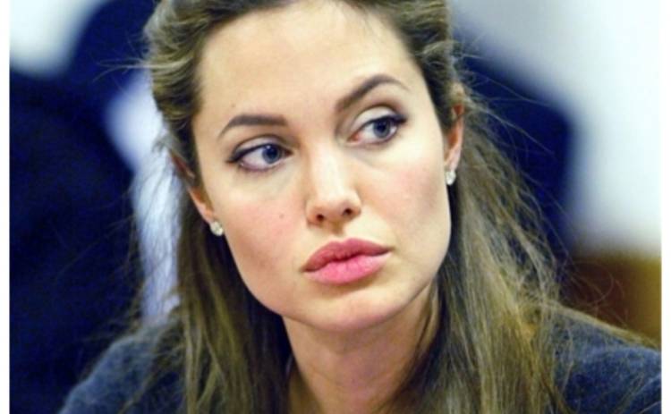 Анджелина Джоли хочет сказать 