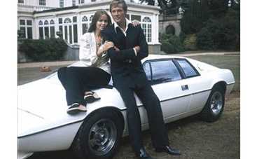 Машина суперагента Бонда уйдет с молотка