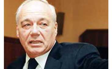 Лужков идет на встречу к Познеру