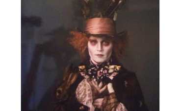 Первый кадр из "Алисы в стране чудес" Тима Бартона