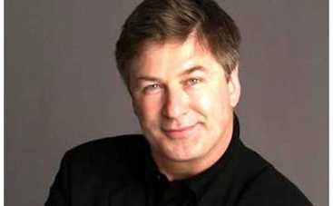 Алек Болдуин: “Мне было больно целоваться с Дженнифер Энистон”