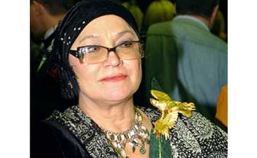 Прямо с концерта знаменитую актрису увезли на "скорой"