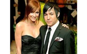 Голливудская парочка продает своего новорожденного ребенка