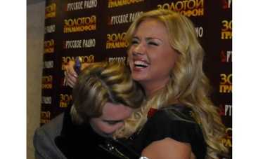 Анну Семенович укусили... за грудь!