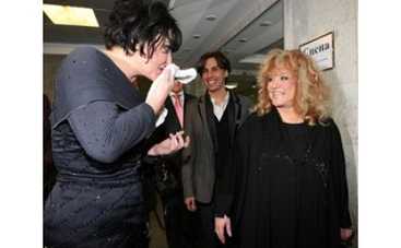 На своем концерте Лолита "начихала" на кризис