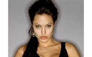 Вместо Тома Круза взяли Анджелину Джоли