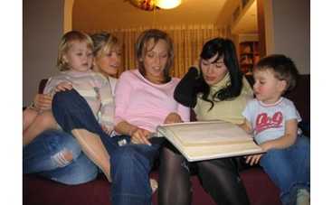 На своей страничке "Вконтакте" Брежнева выложила семейные фото