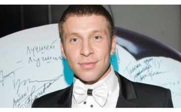 Телеведущий Арчи - влюбился?