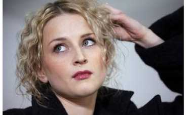 Ольге Медынич преподнесли ананас...