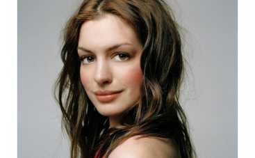 Энн Хэтэуэй экономит на Рождестве