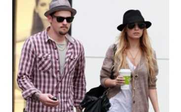 Джоэль увезет Николь в глубинку