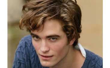 В детстве сестры переодевали Паттинсона девочкой