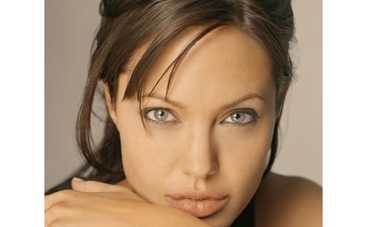 Джоли переписывает сценарий фильма