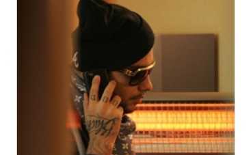 Тимати мерзнет или воду варит?