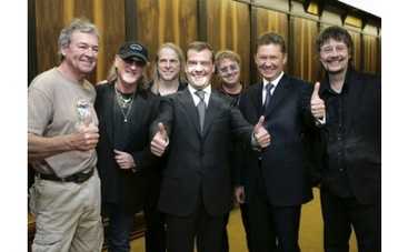 Зарубежные звезды должны петь в России бесплатно