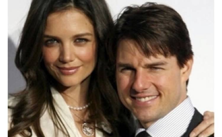 Том Круз жену морит голодом